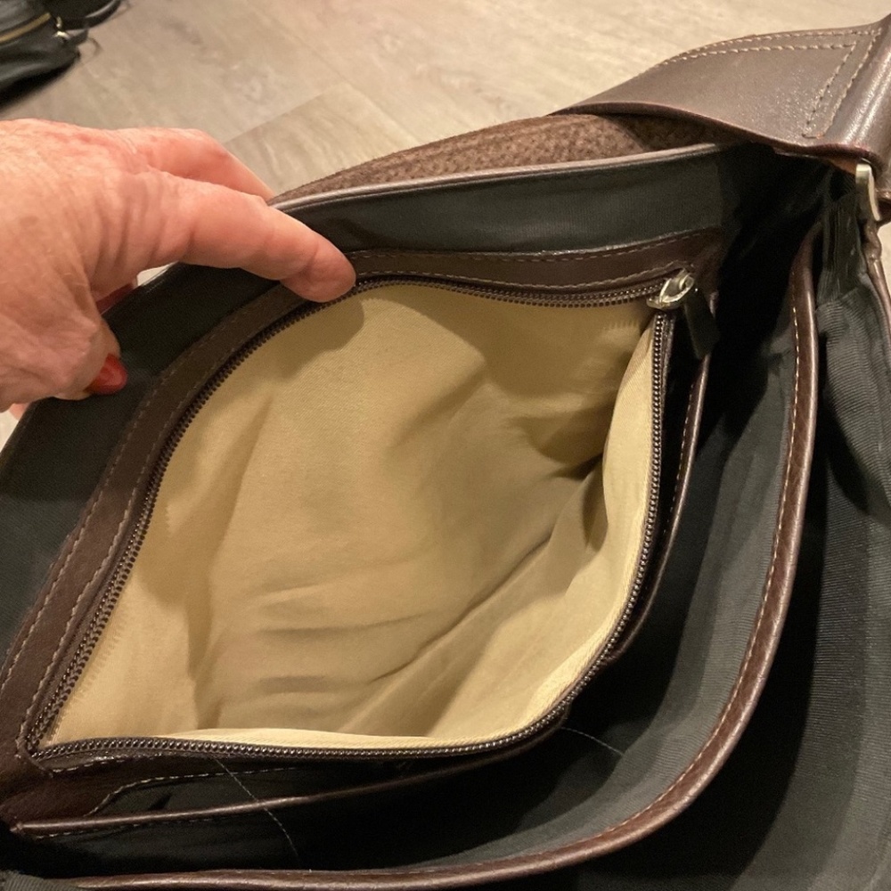 BARNEYS NEW YORK COLLECTION Brown Soft Leather Messenger Bag Made in Italy - Picture 4 of 10
